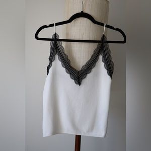 V white knit top size D